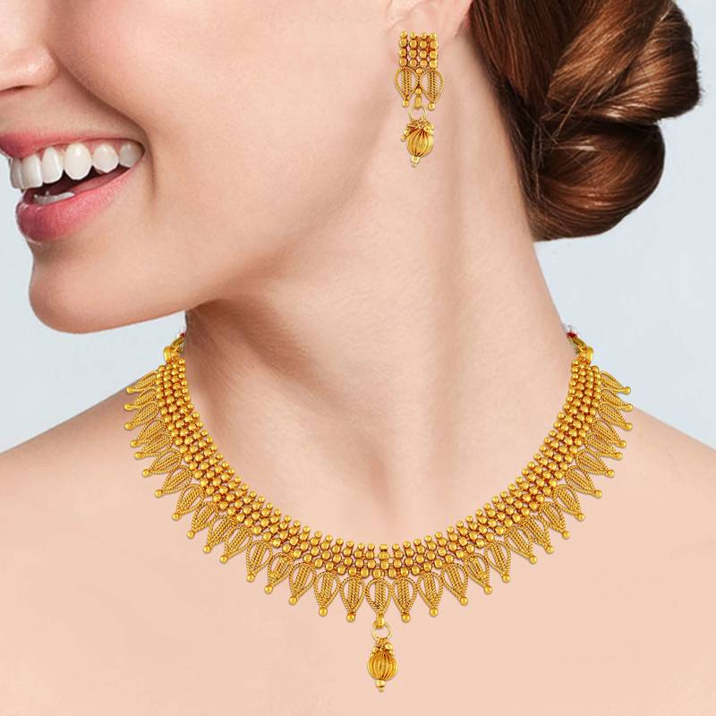 gold nacklace