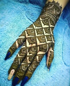 Design for Mehndi with Heavy Tips