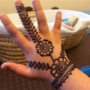 Mehndi Design with Little Flowers