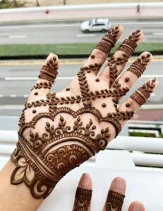 Mehndi pattern with a tilted net