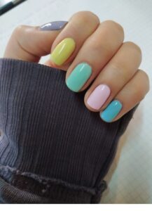 Pastel nails