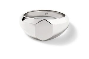 Eva Fehren The Hero Signet Ring